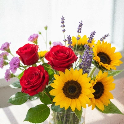Fleurs variées et colorées dans un bouquet élégant